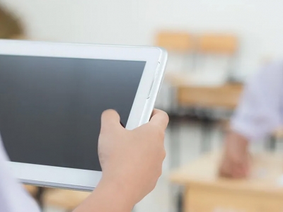 学校电子班牌如何使用