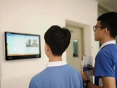 学校电子班牌在哪里看